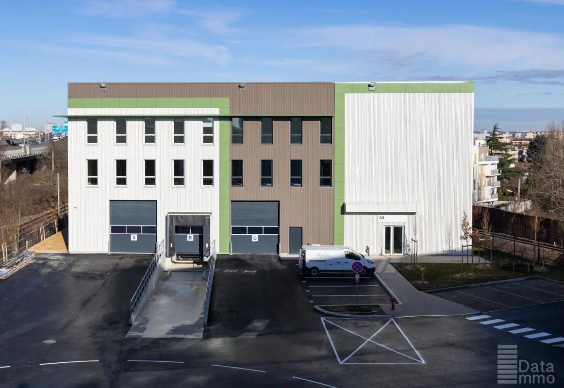 Industrial in Bondy to rent Building Photo- Image 1 of 10