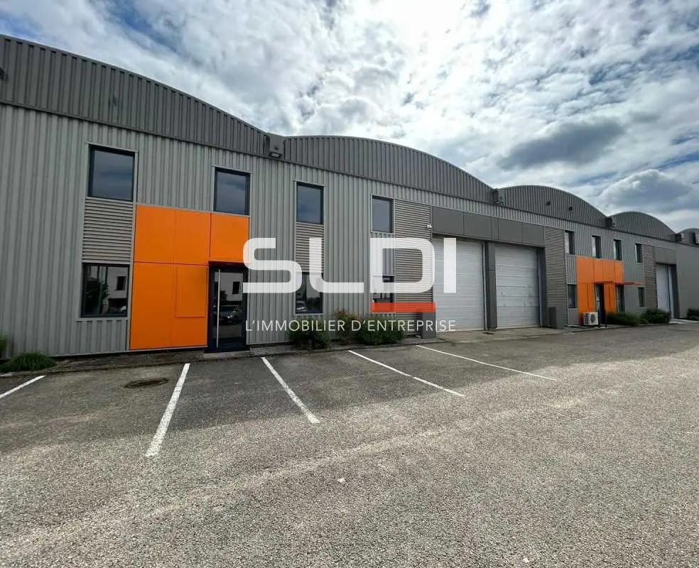 Light Industrial in Dardilly to rent Building Photo- Image 1 of 12