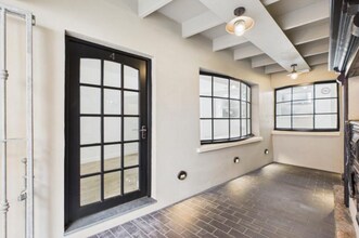 Mill St, Carmarthen to rent Interior Photo- Image 2 of 6