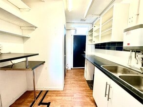 1395-1397 London Rd, Leigh On Sea to rent Interior Photo- Image 2 of 5