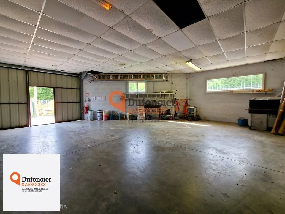 Location Entrepôt 262 m² - Photo 1