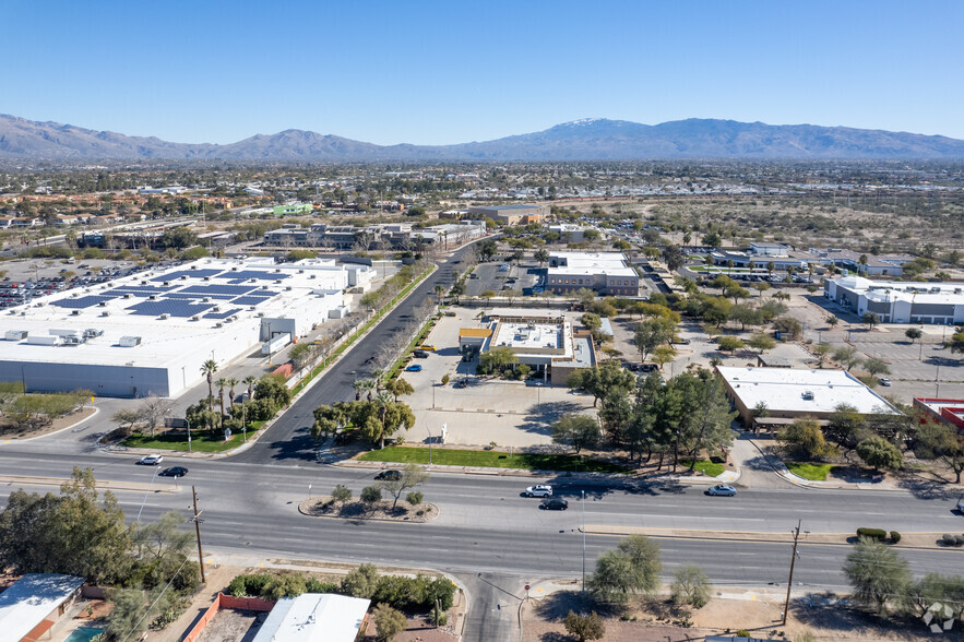 875 N Kolb Rd, Tucson, AZ for rent - Building Photo - Image 1 of 9