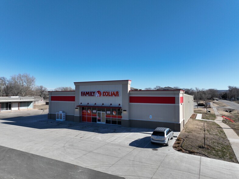 600 W 33rd St N, Wichita, KS for sale - Primary Photo - Image 1 of 7