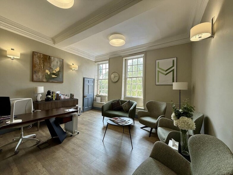 24 Lichfield Rd, Sutton Coldfield for sale - Interior Photo - Image 2 of 26