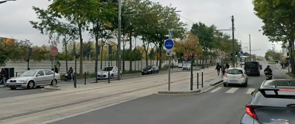 Retail in Saint-Denis to rent Building Photo- Image 1 of 7