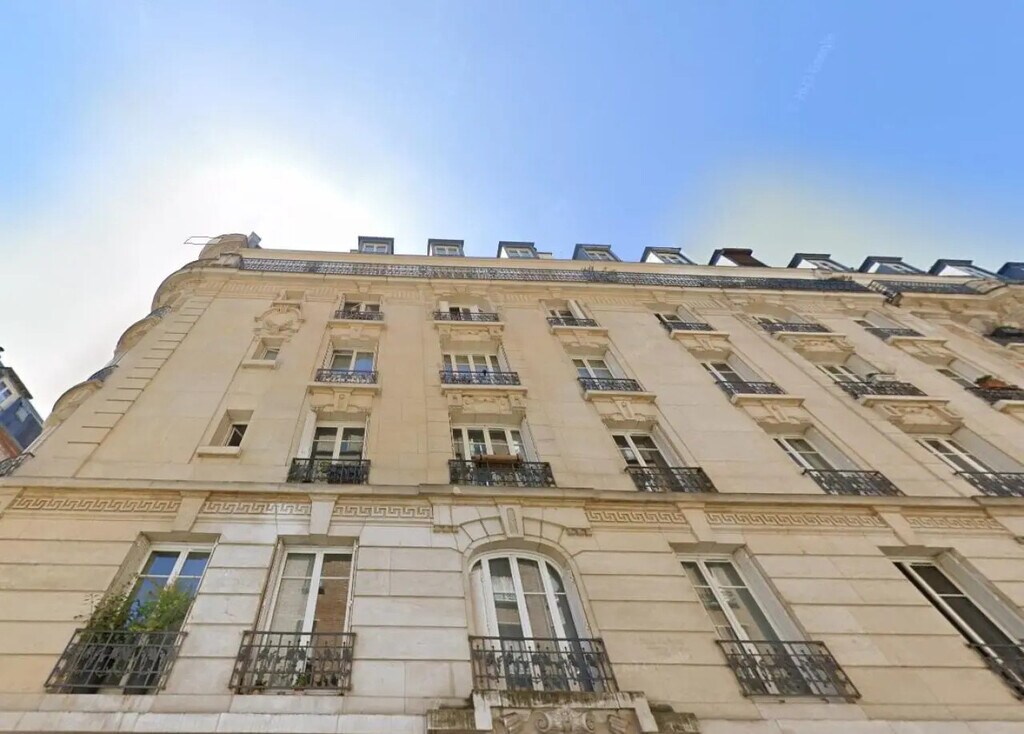 Location Bureaux 687 m² - Photo 1