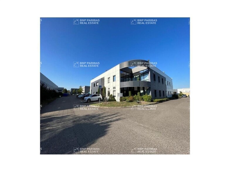 71 Impasse De La Balme, Saint-Priest to rent - Building Photo - Image 2 of 14