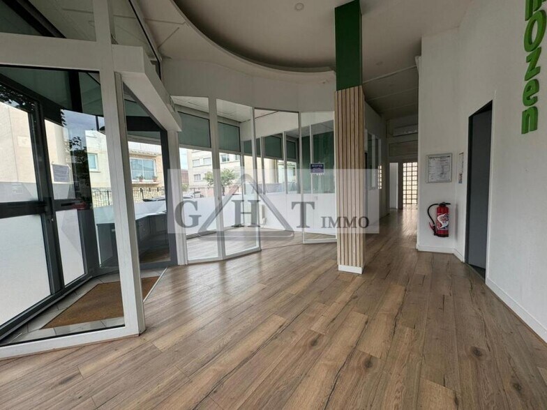 Office in Créteil for sale - Interior Photo - Image 1 of 7