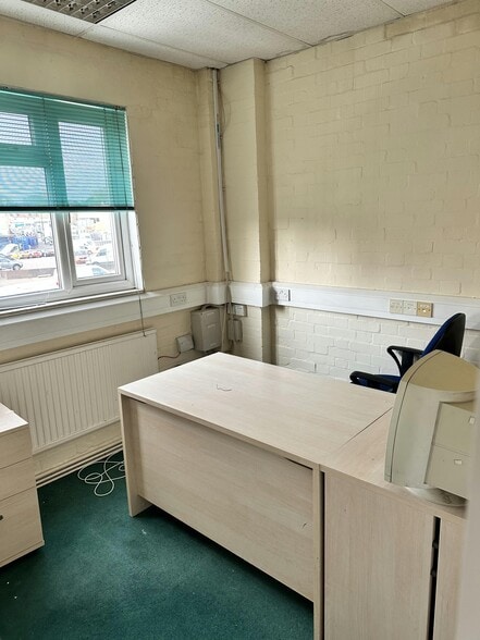 8 Greenock Rd, London to rent - Building Photo - Image 2 of 5