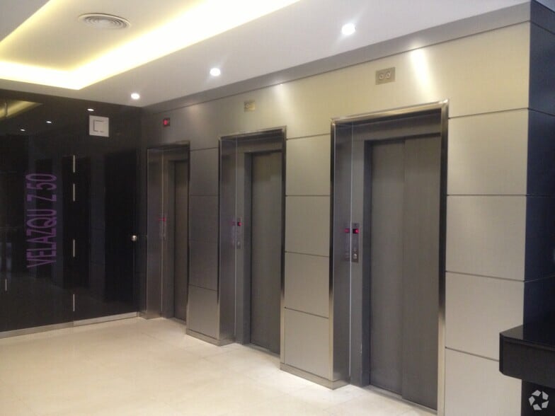 Office in Madrid, Madrid to rent - Building Photo - Image 2 of 3