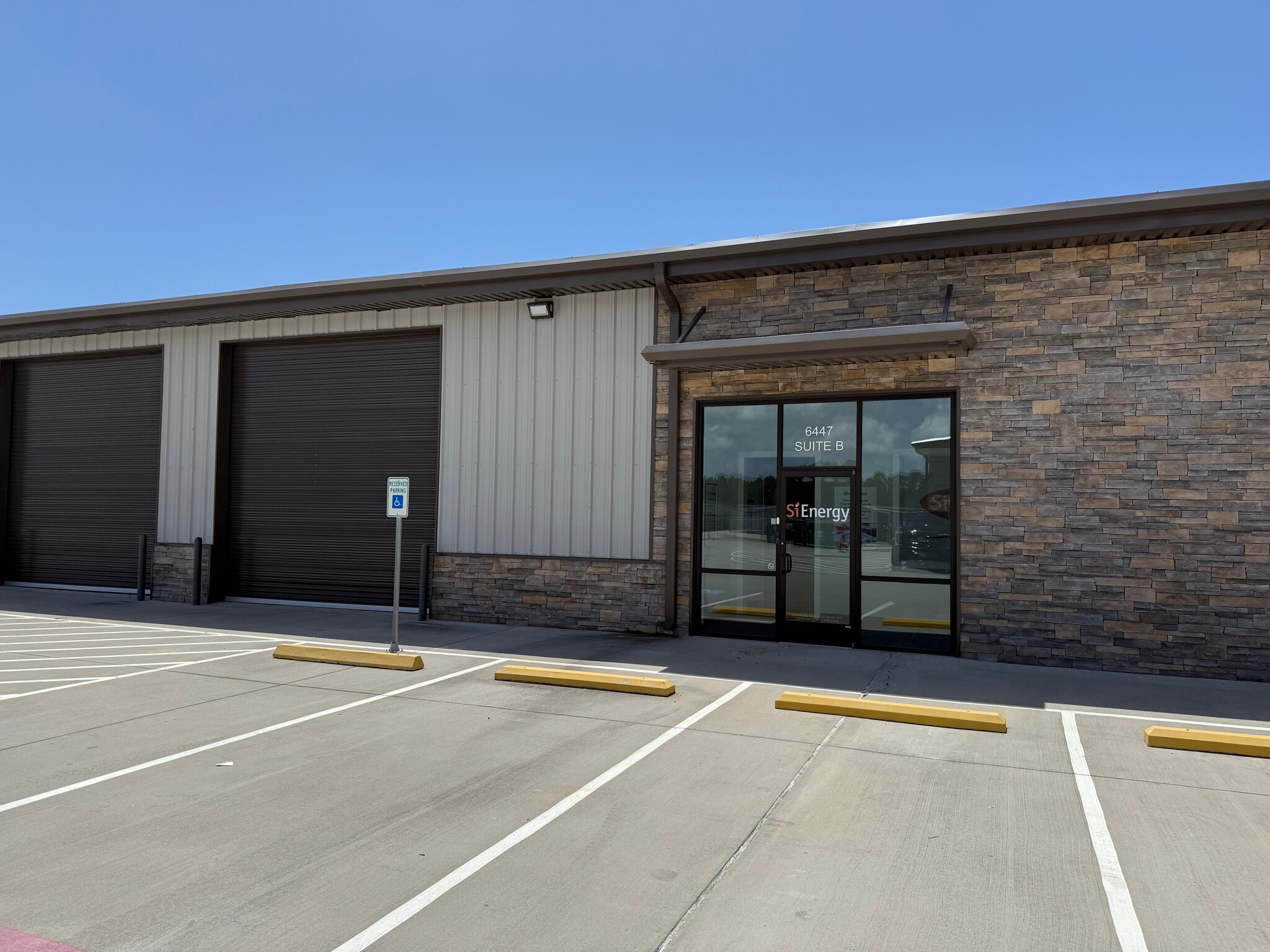 6427 Highway 105, Conroe, TX to rent Building Photo- Image 1 of 2