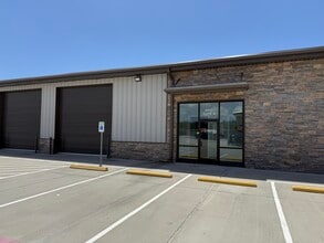 6427 Highway 105, Conroe, TX to rent Building Photo- Image 1 of 2