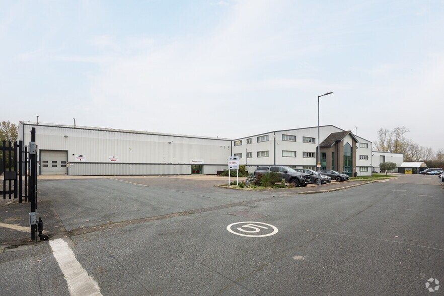 1 Lords Way, Basildon for sale - Primary Photo - Image 1 of 1