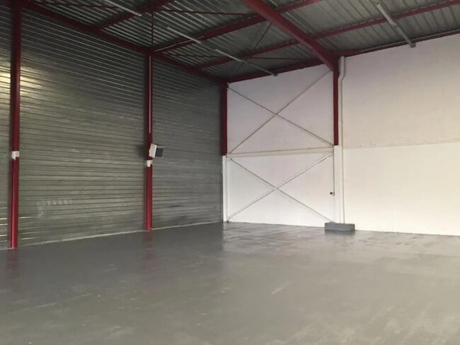 Location Entrepôt 808 m² à 1 450 m²