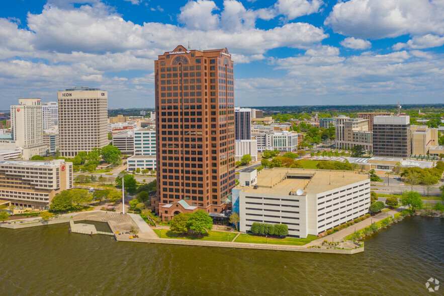 999 Waterside Dr, Norfolk, VA for rent - Building Photo - Image 1 of 11