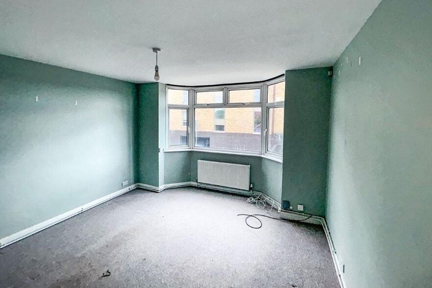 148 Kings Rd, Newbury for sale - Building Photo - Image 2 of 24