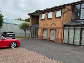 Amber Close, Tamworth to rent Building Photo- Image 2 of 8