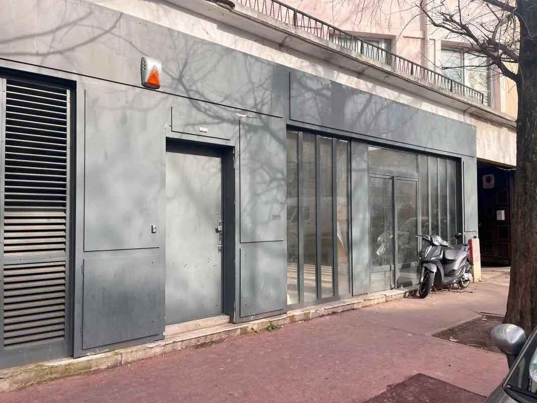 Retail in Aubervilliers for sale Building Photo- Image 1 of 7
