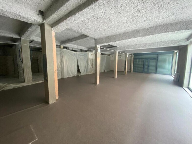 Retail in Brétigny-sur-Orge to rent - Interior Photo - Image 2 of 4