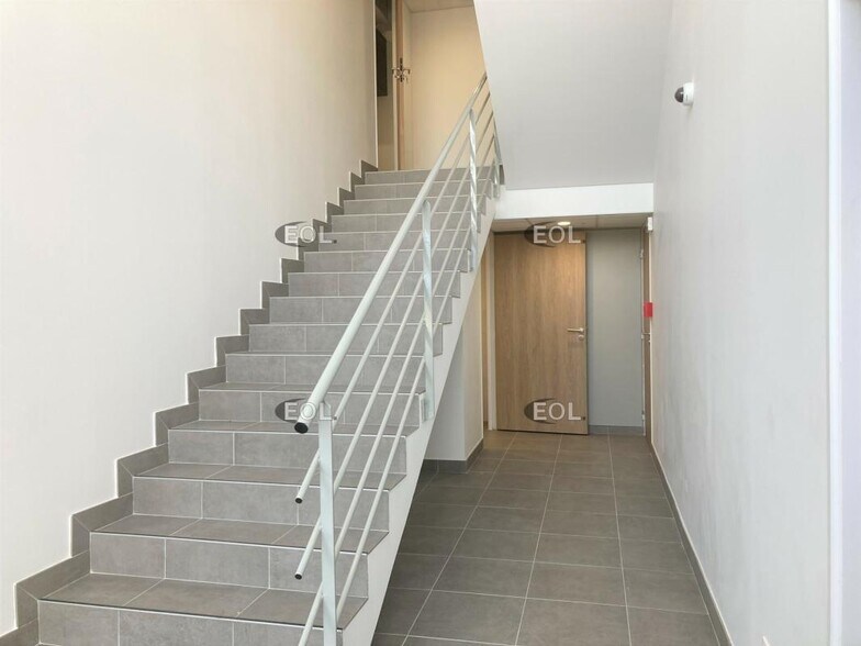 Light Industrial in Brétigny-sur-Orge to rent - Interior Photo - Image 3 of 4