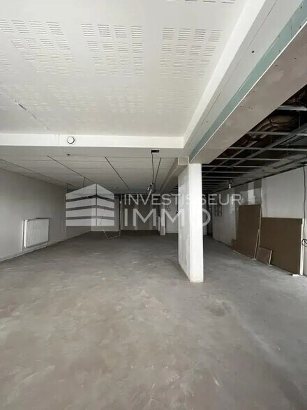 Retail in Vincennes for sale - Interior Photo - Image 3 of 5