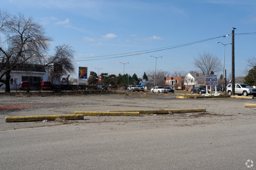 Gratiot Ave, Roseville, MI for sale - Building Photo - Image 1 of 4