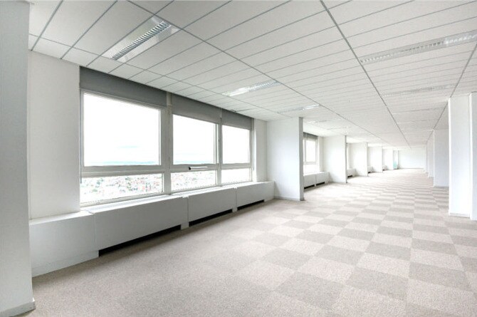 Office in Courbevoie to rent Interior Photo- Image 1 of 9