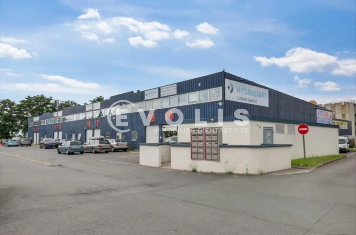 4 Route De Longjumeau, Chilly-Mazarin to rent Building Photo- Image 1 of 14