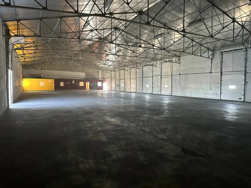 Location Entrepôt 1 000 m² - Photo 1