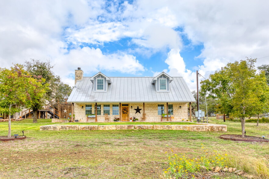 3323 Grape Creek Rd, Fredericksburg, TX for sale - Primary Photo - Image 1 of 1