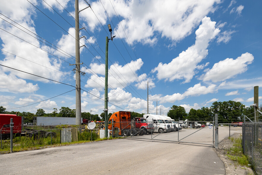 Truck Spot - Savannah - Commercial Property