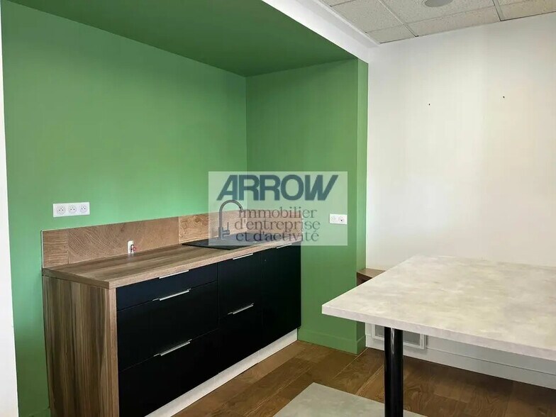 Light Industrial in Treillières to rent - Interior Photo - Image 3 of 4