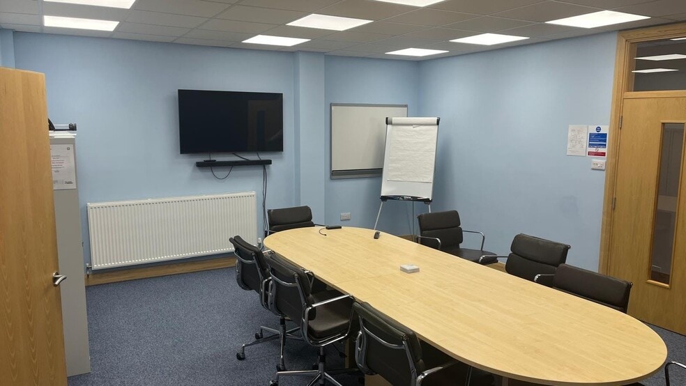 Wharf St, Warwick to rent - Building Photo - Image 3 of 12