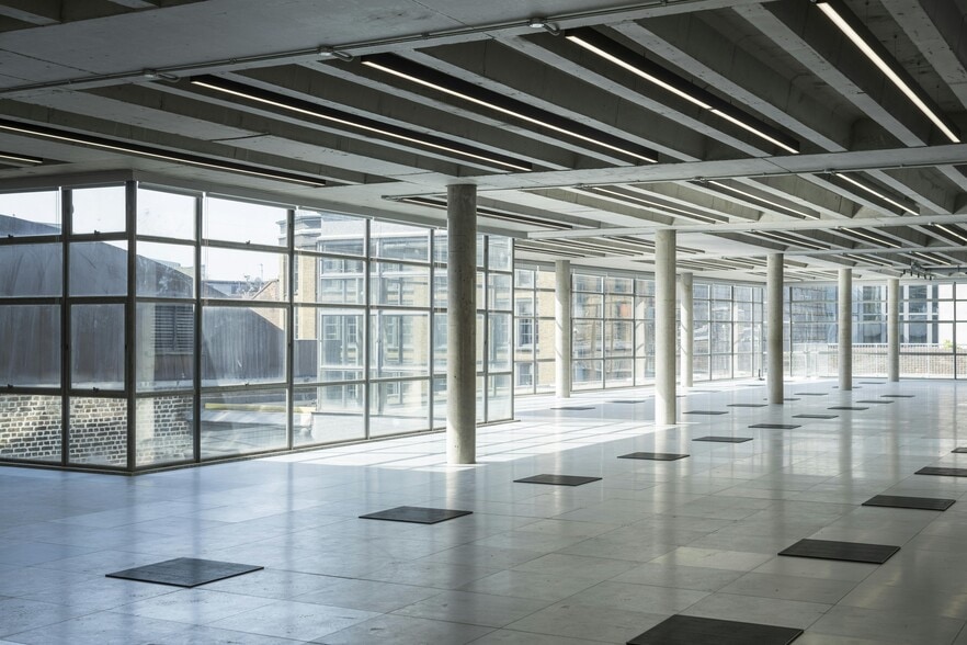 42 St. John St, London to rent - Interior Photo - Image 1 of 16