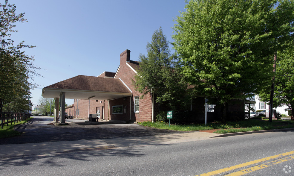 20010 Fisher Ave, Poolesville, MD for rent - Building Photo - Image 3 of 9