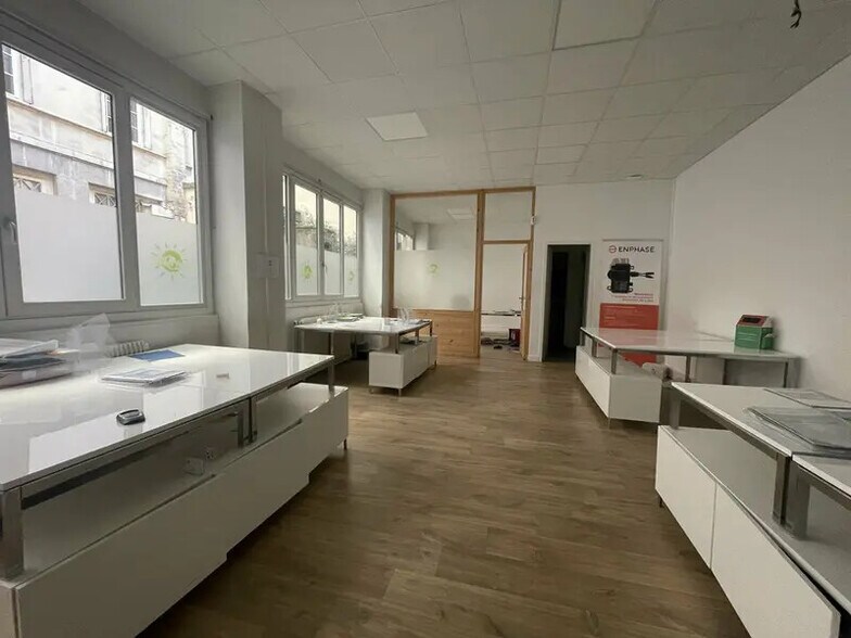 Office in Lyon to rent - Building Photo - Image 3 of 8