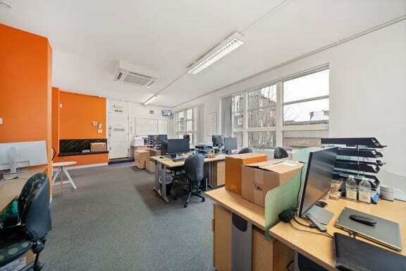 1 Bethwin Rd, London, LND SE5 0YJ - Unit Unit 4 - - Interior Photo - Image 2 of 14
