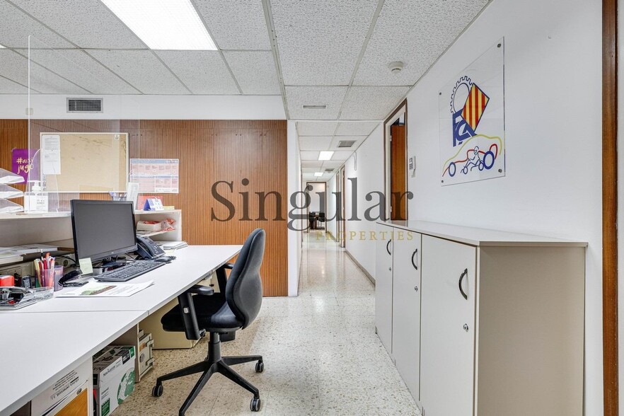 Office in Barcelona, Barcelona to rent - Building Photo - Image 3 of 10