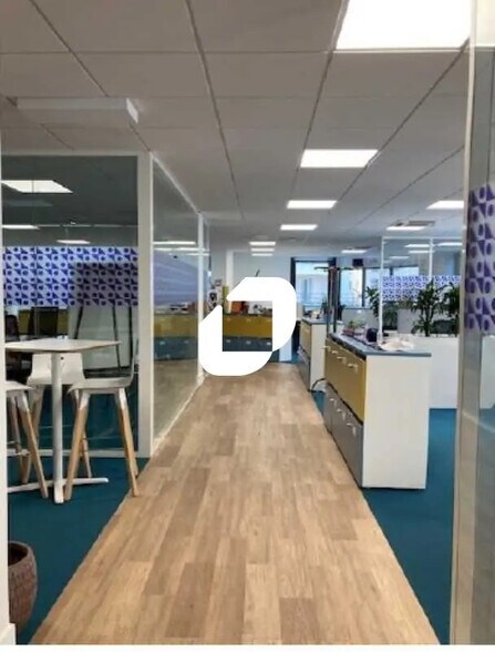 Light Industrial in Levallois-Perret to rent - Building Photo - Image 3 of 3