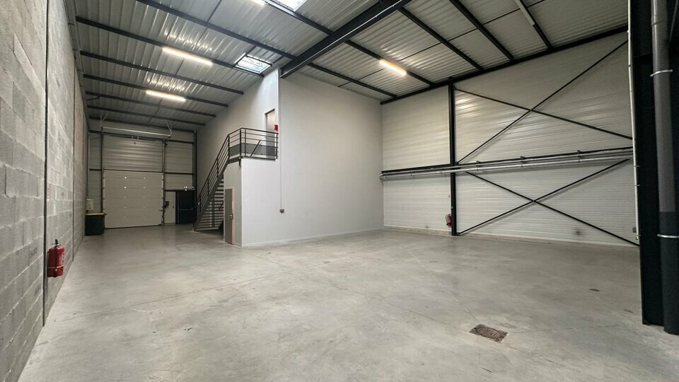 Light Industrial in Genay for sale - Interior Photo - Image 3 of 12