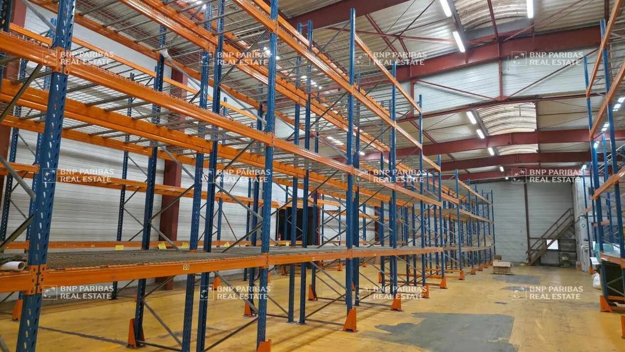 Light Industrial in Croissy-Beaubourg to rent Interior Photo- Image 1 of 3