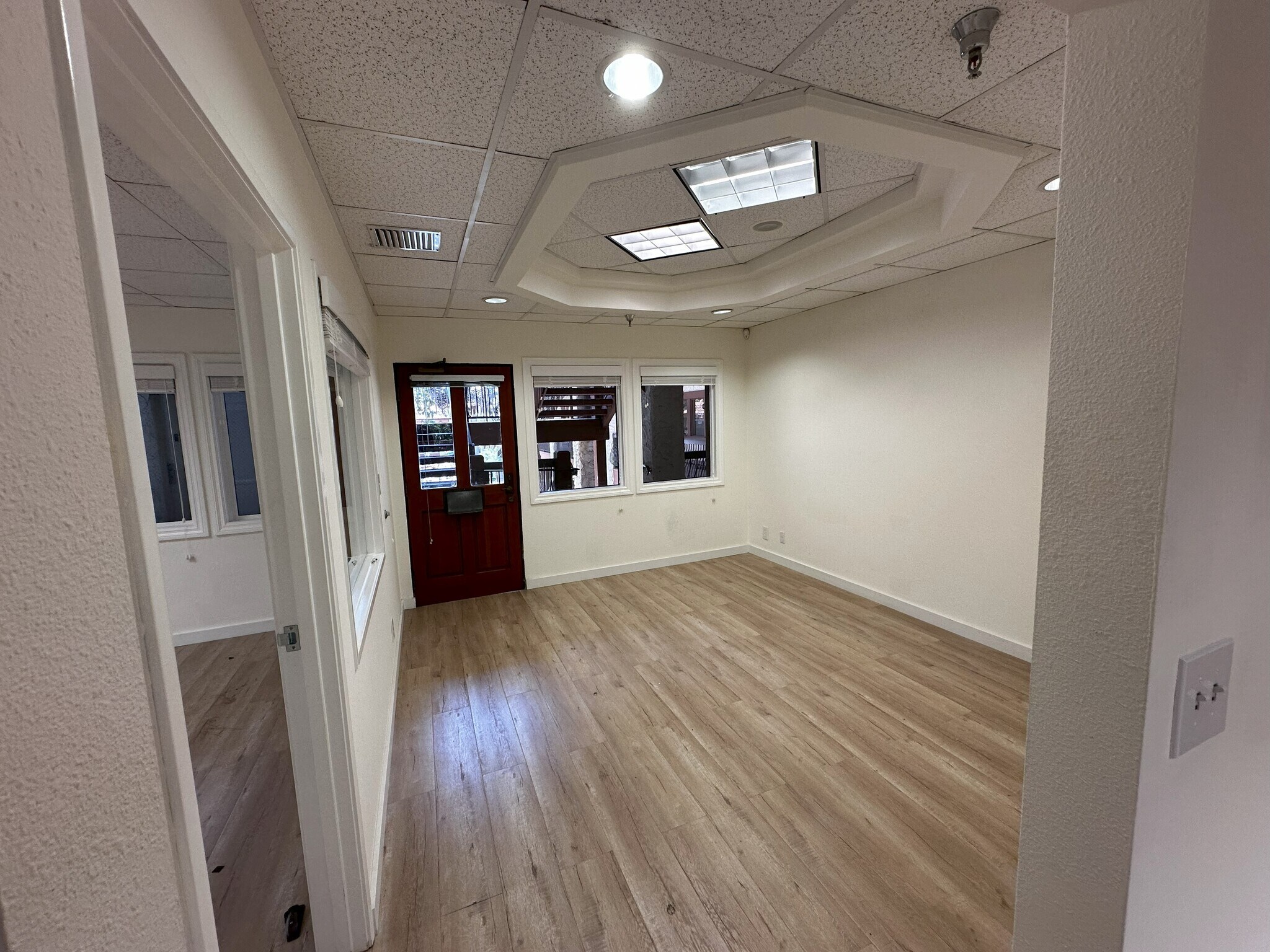 3625 E Thousand Oaks Blvd, Westlake Village, CA to rent Interior Photo- Image 1 of 10