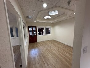 3625 E Thousand Oaks Blvd, Westlake Village, CA to rent Interior Photo- Image 1 of 10