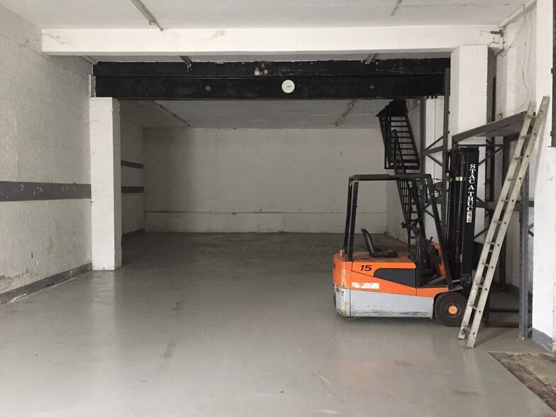 Trumpers Way, London to rent - Building Photo - Image 3 of 5