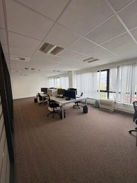 Office in Bezons to rent - Building Photo - Image 3 of 9