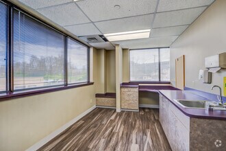 120 N Eagle Creek Dr, Lexington, KY to rent Interior Photo- Image 2 of 5