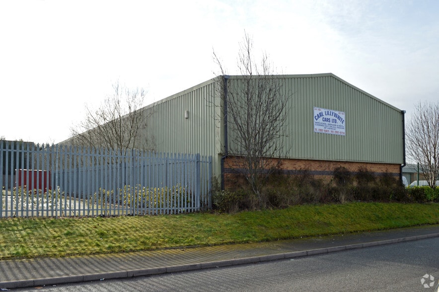 Merchants Way, Aldridge to rent - Building Photo - Image 2 of 5