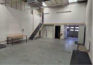 Clifford Rd, London to rent Interior Photo- Image 2 of 4