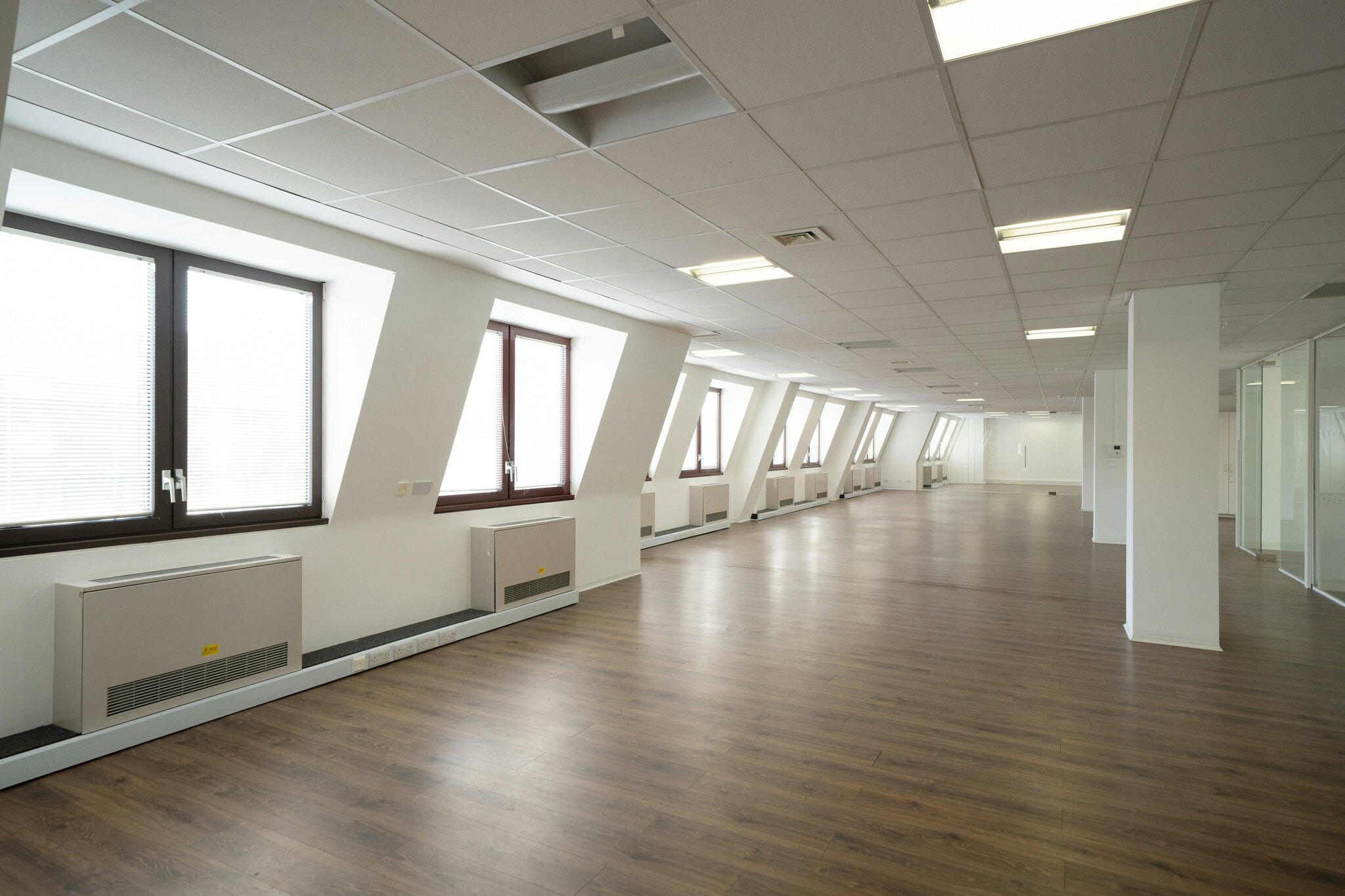 Union St, Kingston Upon Thames to rent Building Photo- Image 1 of 8