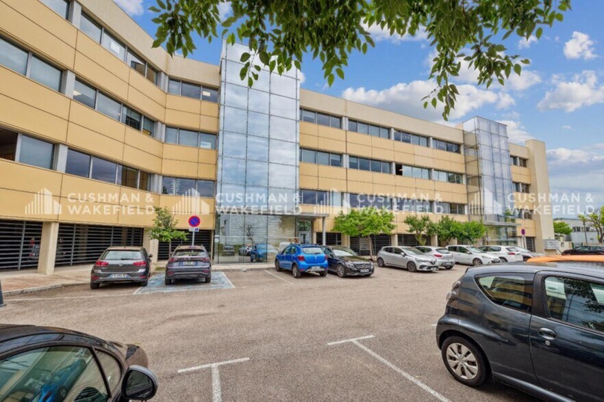 165 Avenue Du Marin Blanc, Aubagne to rent - Building Photo - Image 1 of 5